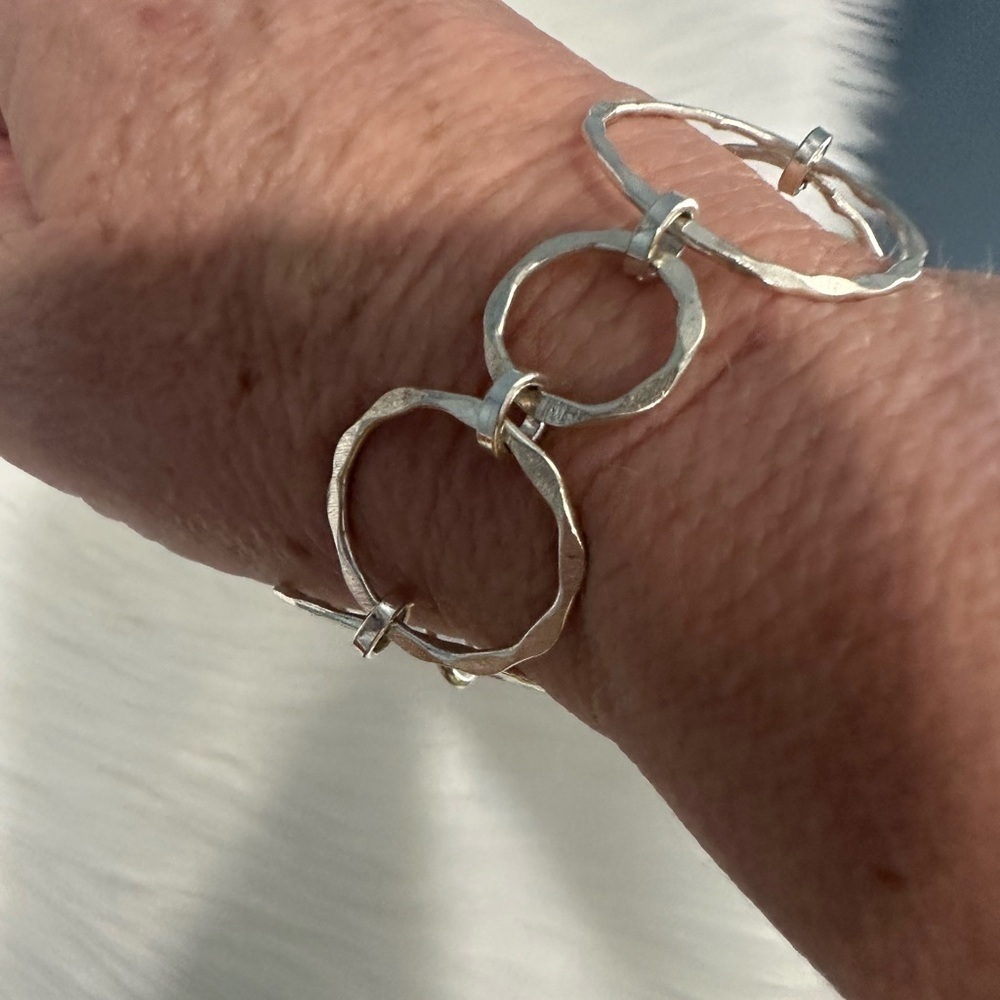 Sterling Silver .925 Interlocking Hammered Circle bracelet NEW